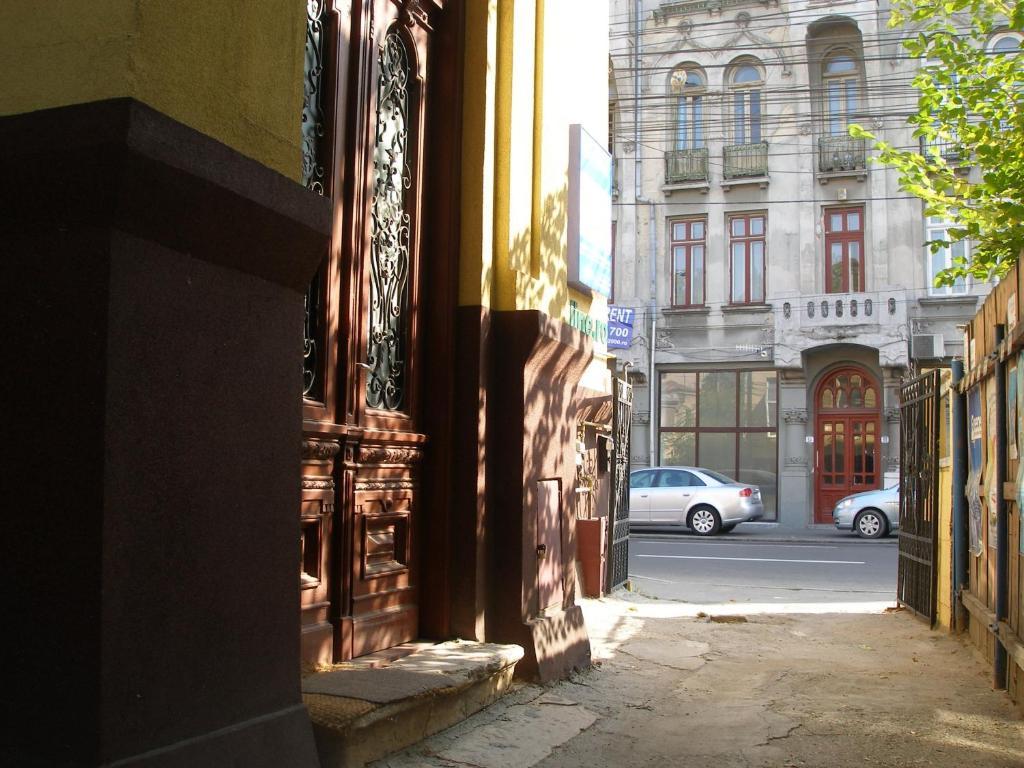 Kretan Hostel Bukarest Eksteriør billede