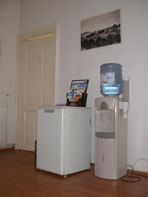 Kretan Hostel Bukarest Eksteriør billede