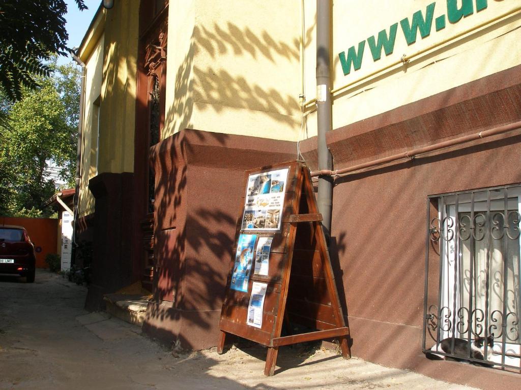 Kretan Hostel Bukarest Eksteriør billede