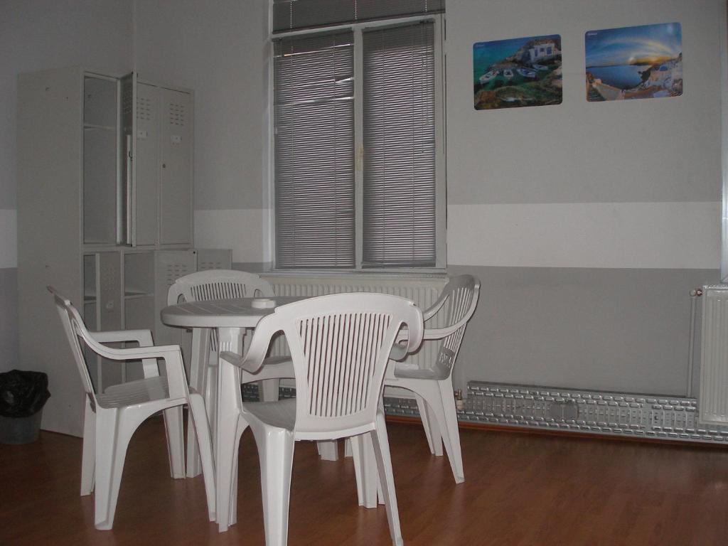 Kretan Hostel Bukarest Eksteriør billede