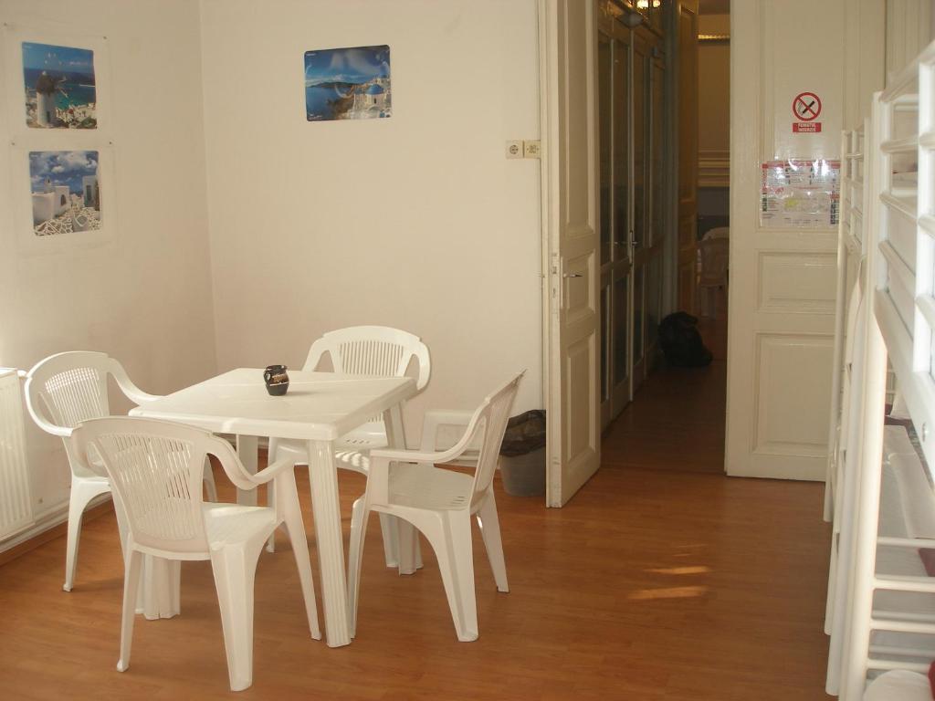 Kretan Hostel Bukarest Eksteriør billede