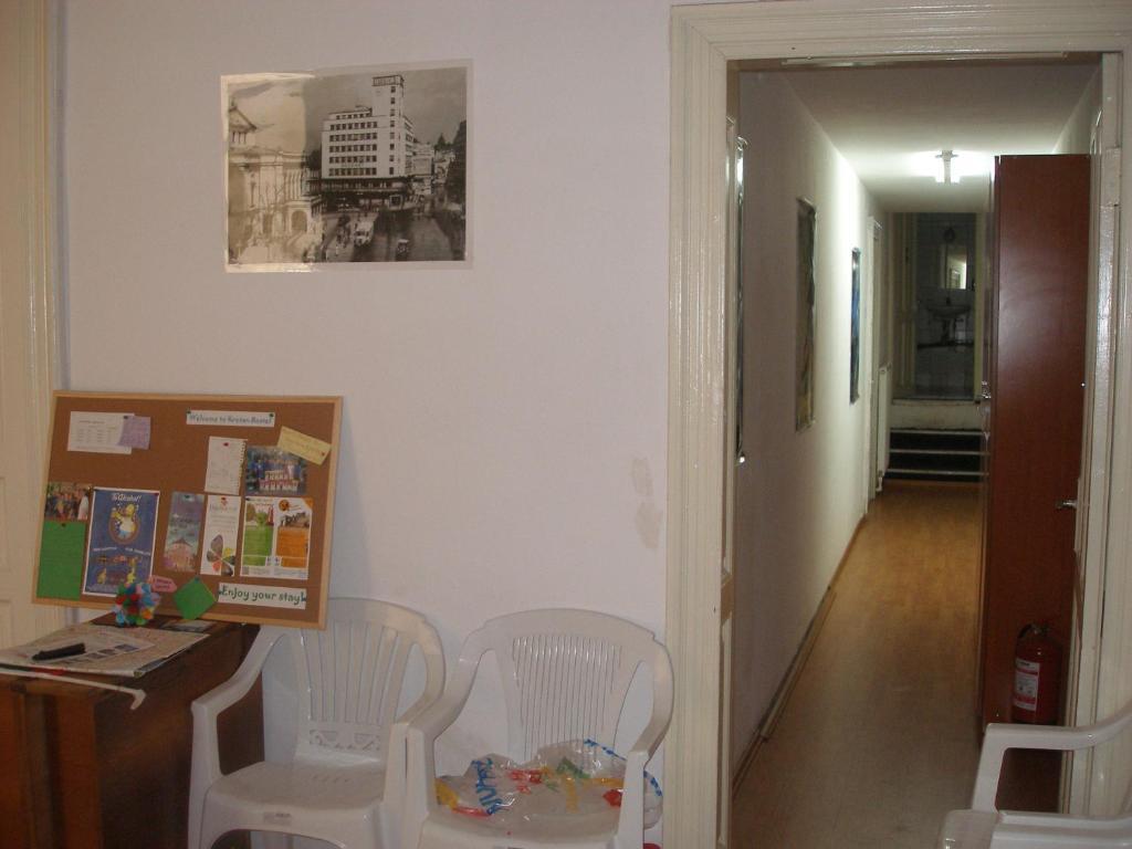 Kretan Hostel Bukarest Eksteriør billede