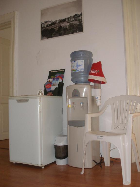 Kretan Hostel Bukarest Eksteriør billede