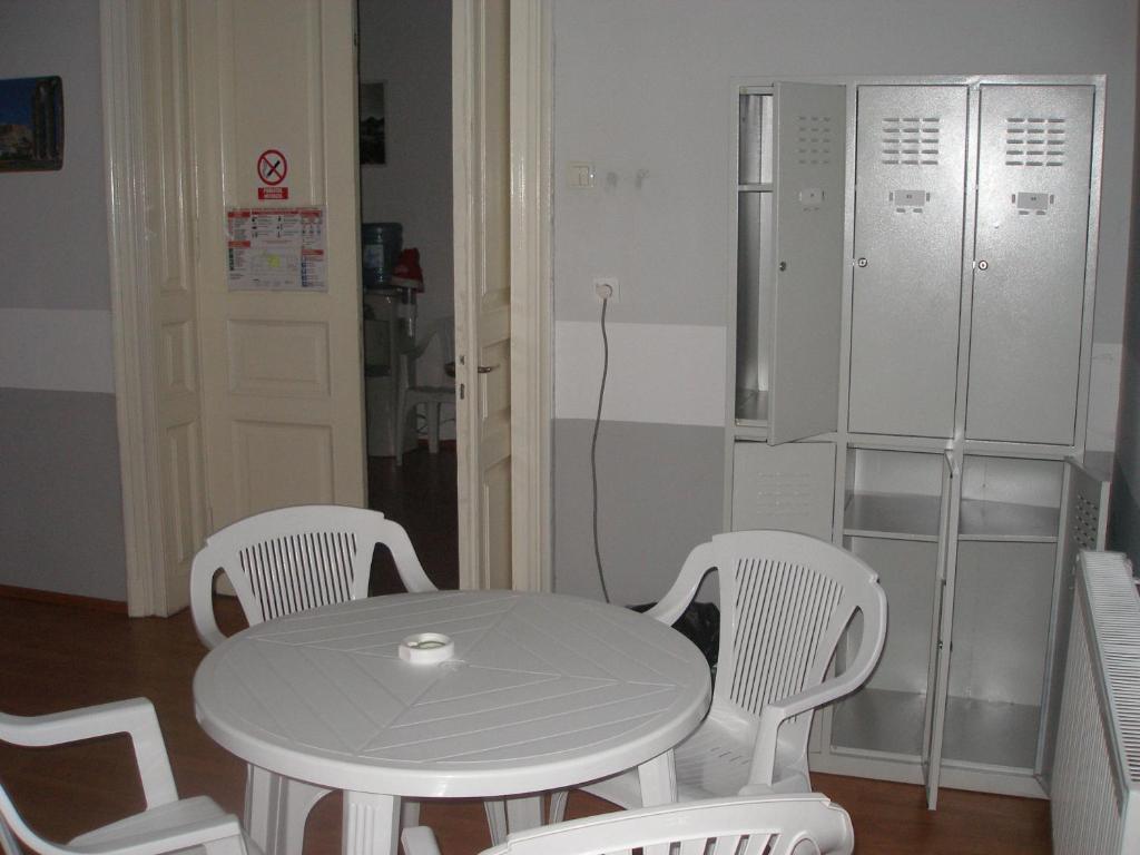 Kretan Hostel Bukarest Eksteriør billede